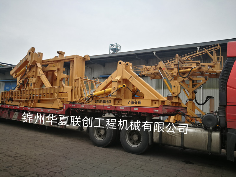 錦州華夏聯(lián)創(chuàng) 集裝箱翻轉(zhuǎn)機(jī).jpg